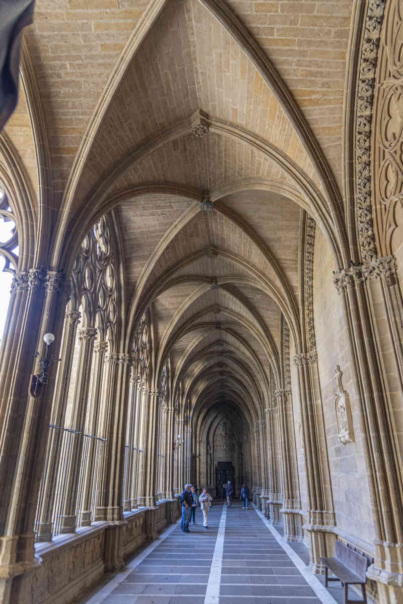 Pamplona 027 - catedral de Santa María la Real - claustro.jpg